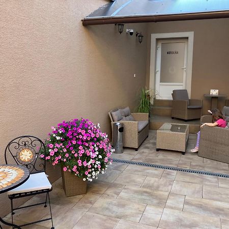 Corner House Apartment Lucenec Luaran gambar