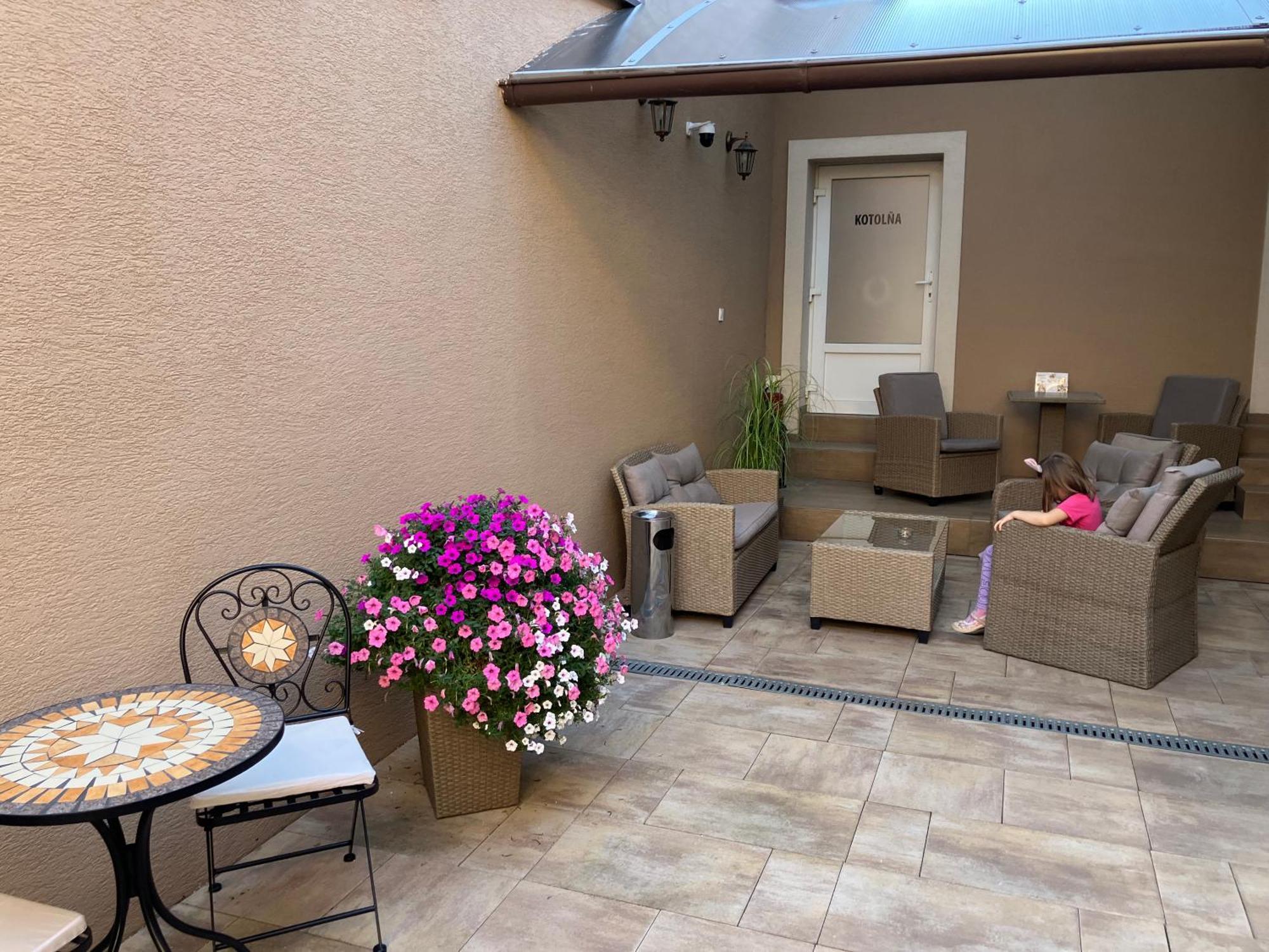 Corner House Apartment Lucenec Luaran gambar