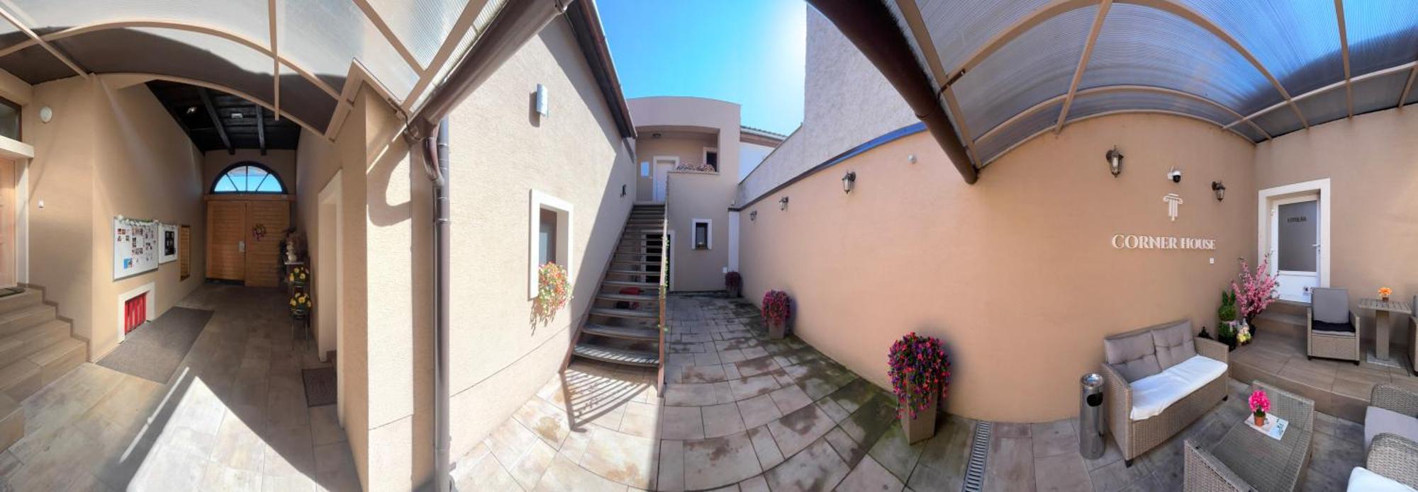 Corner House Apartment Lucenec Luaran gambar